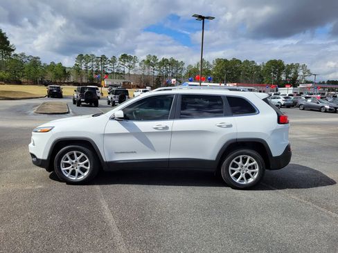 Used 2018 Jeep Cherokee Latitude image 3