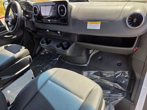 New 2025 Mercedes-Benz eSprinter 170 Cargo image 18