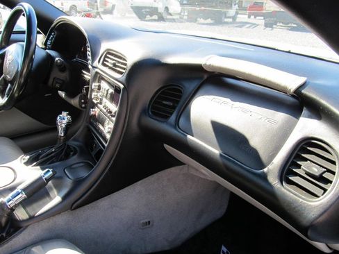 Used 2003 Chevrolet Corvette Coupe w/ Preferred Equipment Group image 32