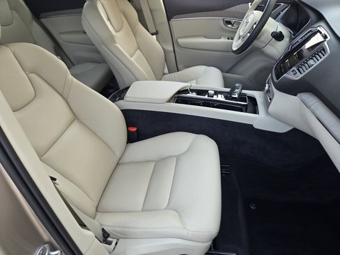 Certified 2025 Volvo XC90 T8 Core w/ Protection Package image 21