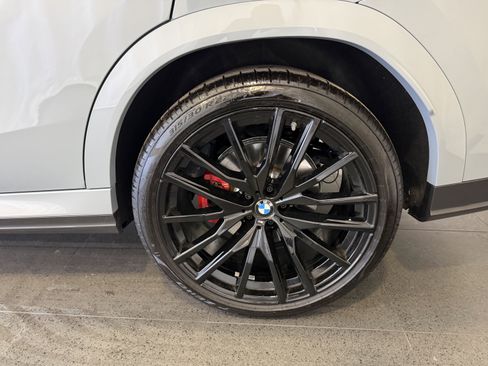 Used 2026 BMW X6 xDrive40i w/ Executive Package image 11