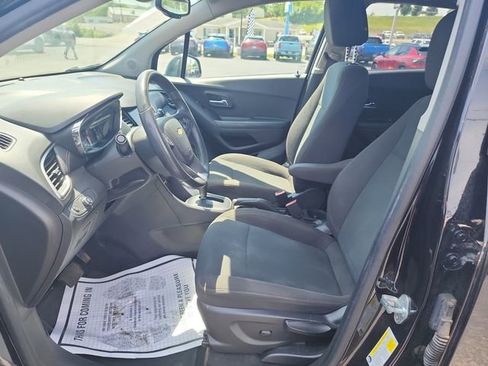 Used 2022 Chevrolet Trax LS w/ Tint and Cruise Package AWD/4WD image 18