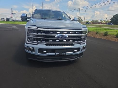 Used 2024 Ford F250 Platinum AWD/4WD image 2
