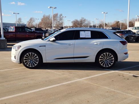 Used 2019 Audi e-tron Prestige image 4