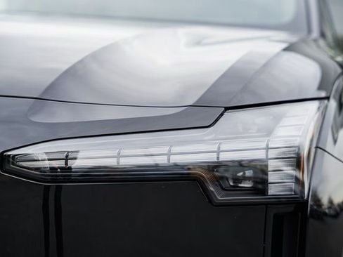 New 2026 Volvo EX30 Plus w/ Protection Package Premier image 13