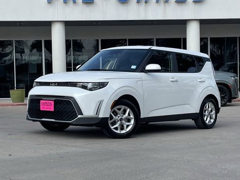 Used 2023 Kia Soul S image 2