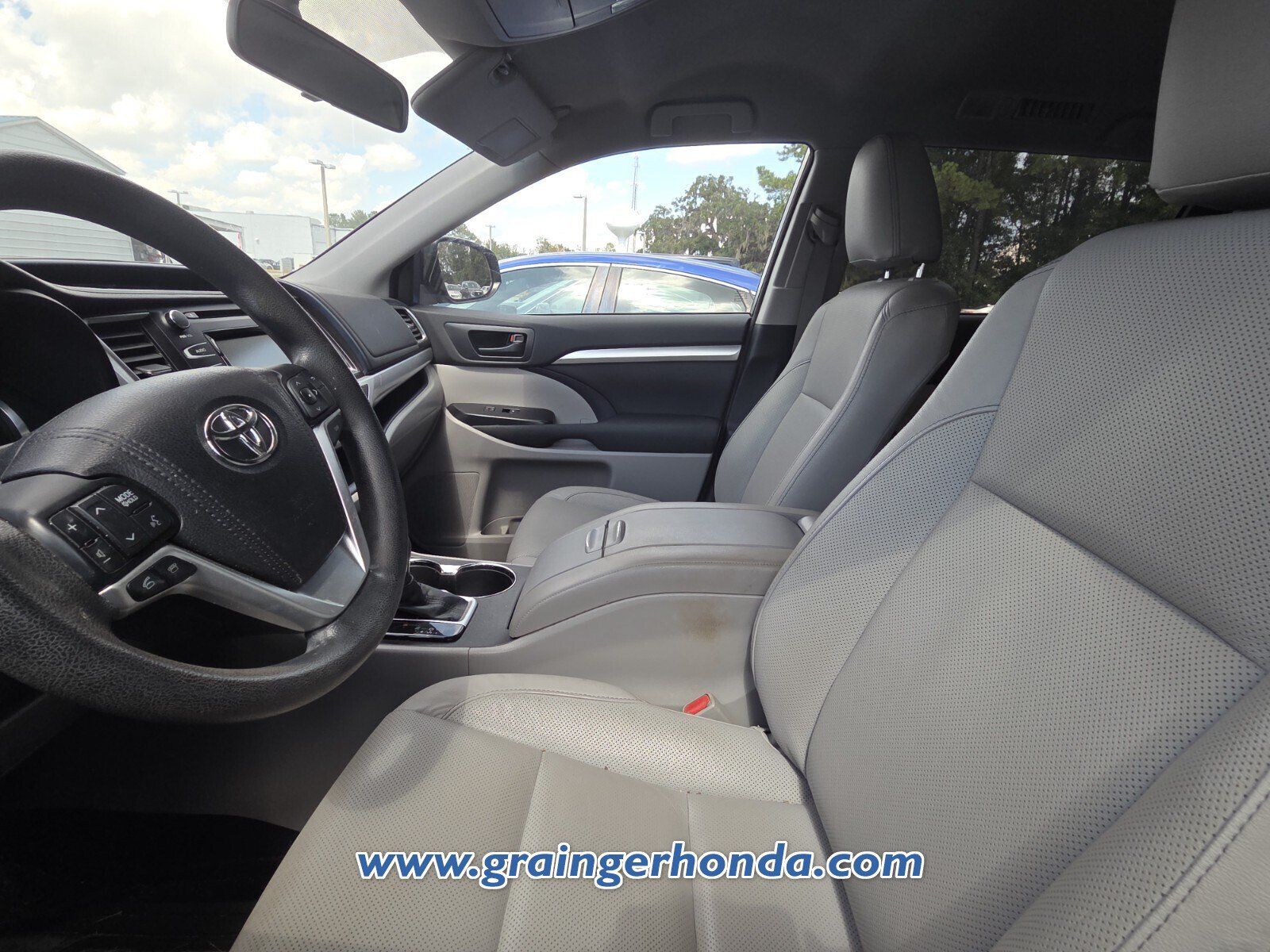 Used 2016 Toyota Highlander LE FWD image 11
