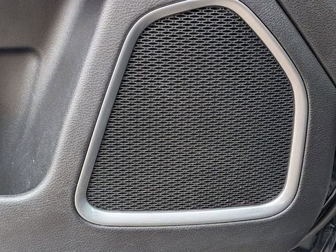 Used 2023 Jeep Compass Latitude image 16