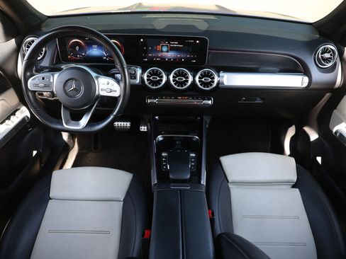 Used 2021 Mercedes-Benz GLB 250 image 2