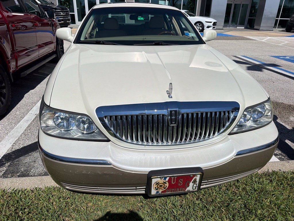 Used 2006 Lincoln Town Car Designer Series RWD image 1