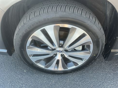 Used 2021 Subaru Ascent Limited w/ Technology Package AWD/4WD image 9