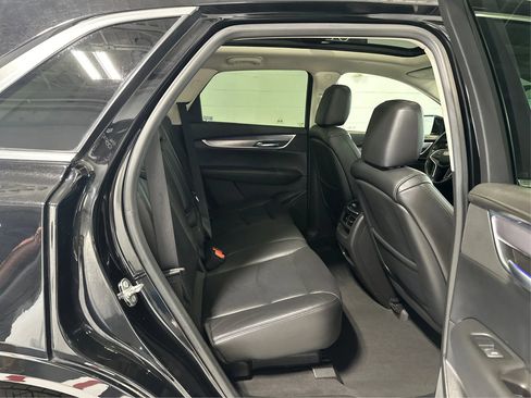 Used 2018 Cadillac XT5 Premium Luxury image 16