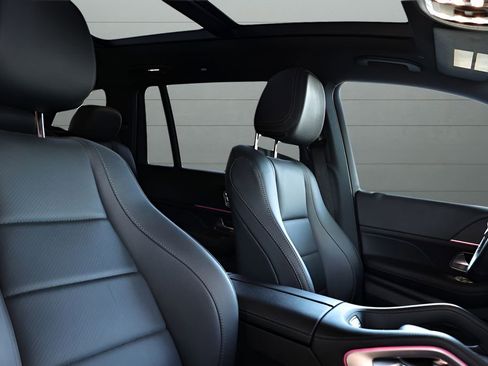 Used 2025 Mercedes-Benz GLS 450 4MATIC image 79