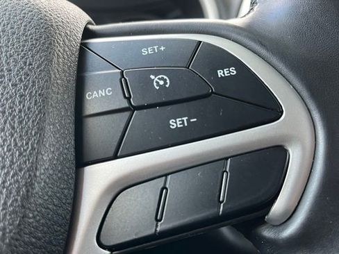 Used 2018 Jeep Cherokee Trailhawk image 37