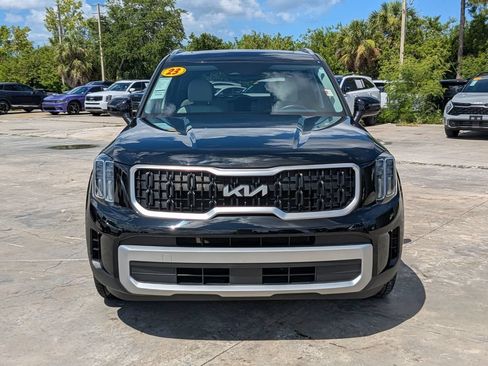 Used 2023 Kia Telluride EX w/ EX Captain's Chair Package FWD image 3