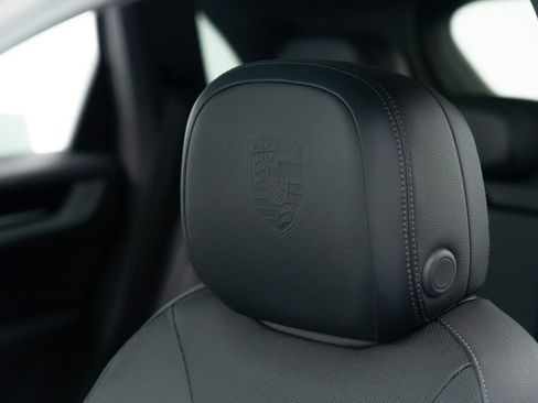 Certified 2025 Porsche Cayenne image 18