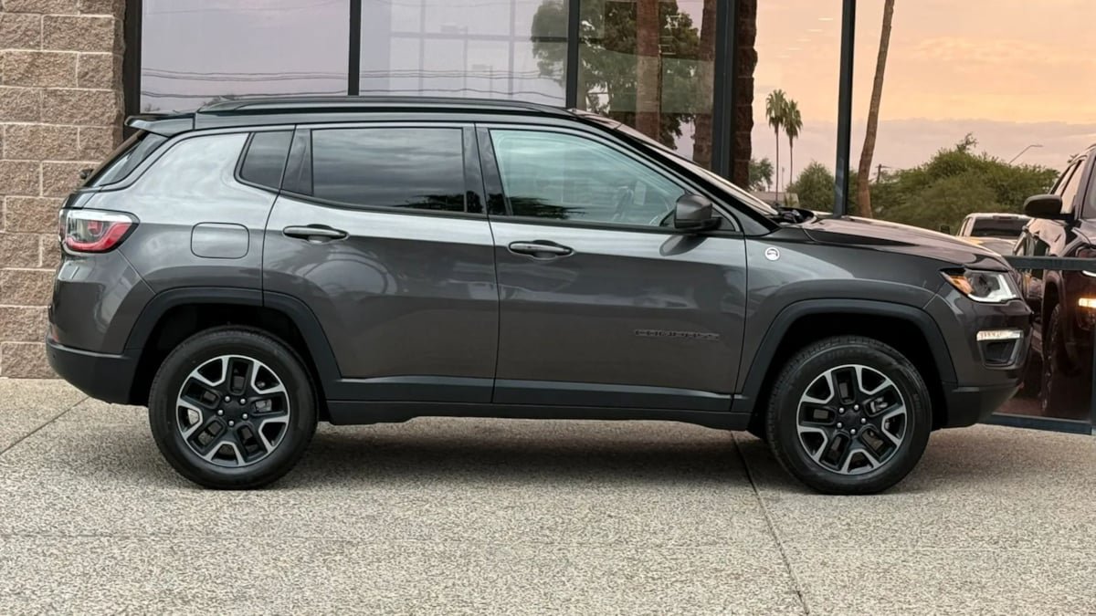 Used 2019 Jeep Compass Trailhawk w/ Leather Interior Group AWD/4WD image 14