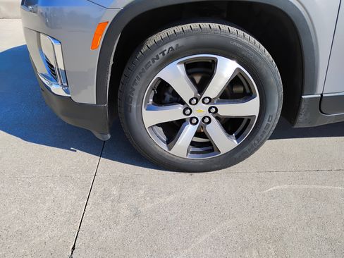 Used 2023 Chevrolet Traverse LT w/ LT Premium Package image 23