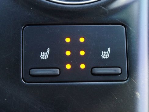 Used 2018 Toyota Camry XLE image 8