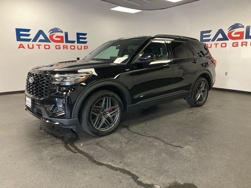Used 2025 Ford Explorer ST-Line w/ ST-Line Street Pack AWD/4WD image 6