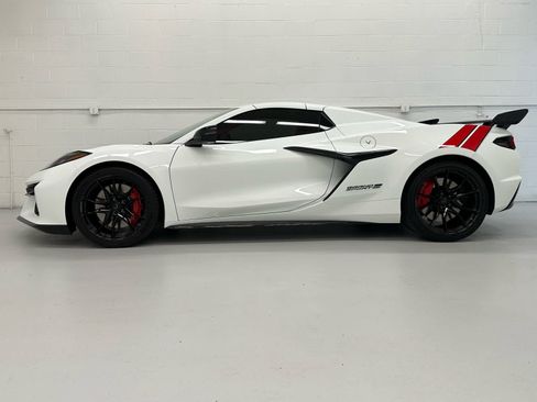 Used 2027 Chevrolet Corvette Grand Sport w/ Z52 Sport Performance Package RWD image 10