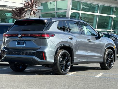 New 2026 Volkswagen Tiguan SE R-Line FWD image 5