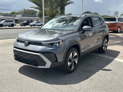 New 2026 Volkswagen Taos SE AWD/4WD image 3