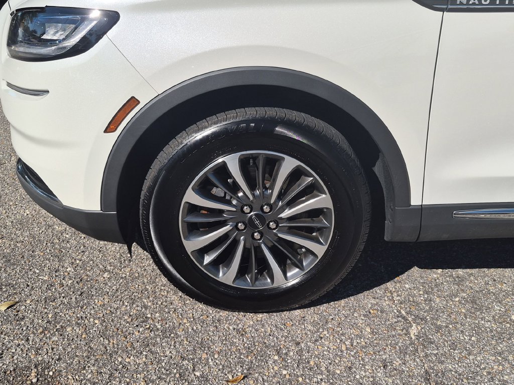 Used 2022 Lincoln Nautilus FWD w/ Premium Package image 13