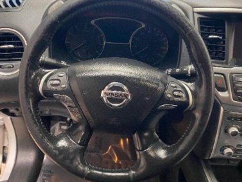 Used 2019 Nissan Pathfinder SL AWD/4WD image 17