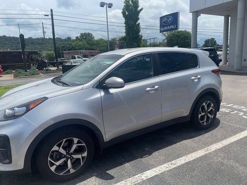 Used 2020 Kia Sportage LX FWD image 2