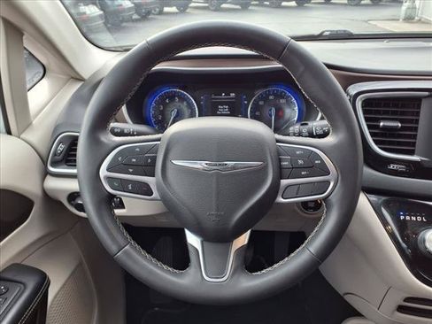 Used 2022 Chrysler Voyager LX FWD image 31