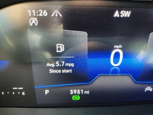 Certified 2025 Volkswagen Taos SE image 4