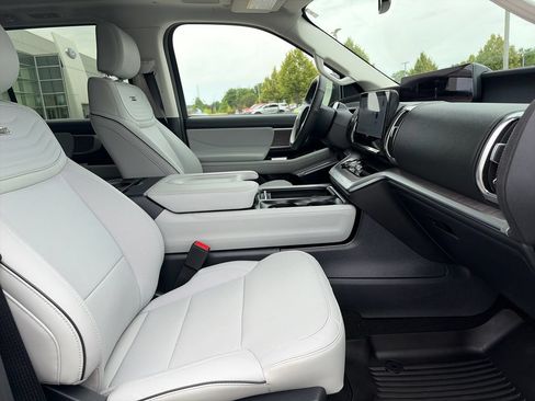 Used 2025 Ford Expedition Max Platinum w/ Platinum Ultimate Package AWD/4WD image 14