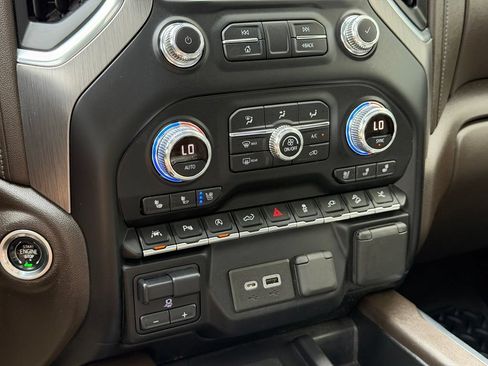 Used 2020 GMC Sierra 1500 Denali w/ Denali Ultimate Package AWD/4WD image 14