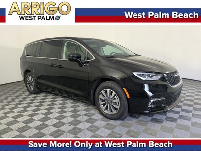 Certified 2024 Chrysler Pacifica Select