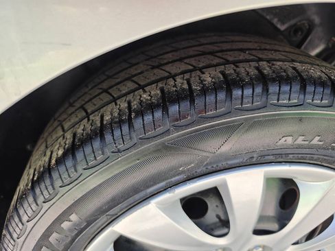 Used 2013 Hyundai Elantra GLS FWD image 46