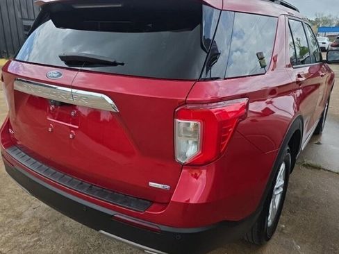 Used 2020 Ford Explorer XLT w/ Equipment Group 202A image 3