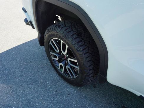 Used 2021 GMC Sierra 1500 AT4 w/ AT4 Value Package AWD/4WD image 6