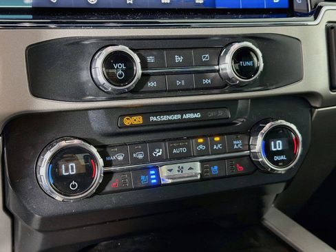 Used 2022 Ford F350 Lariat w/ Lariat Value Package AWD/4WD image 22