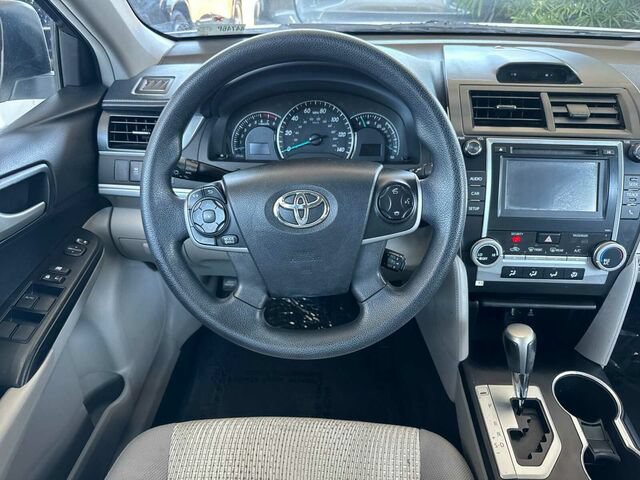 Used 2014 Toyota Camry LE FWD image 16