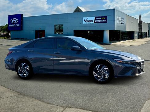 Certified 2025 Hyundai Elantra Sport image 10