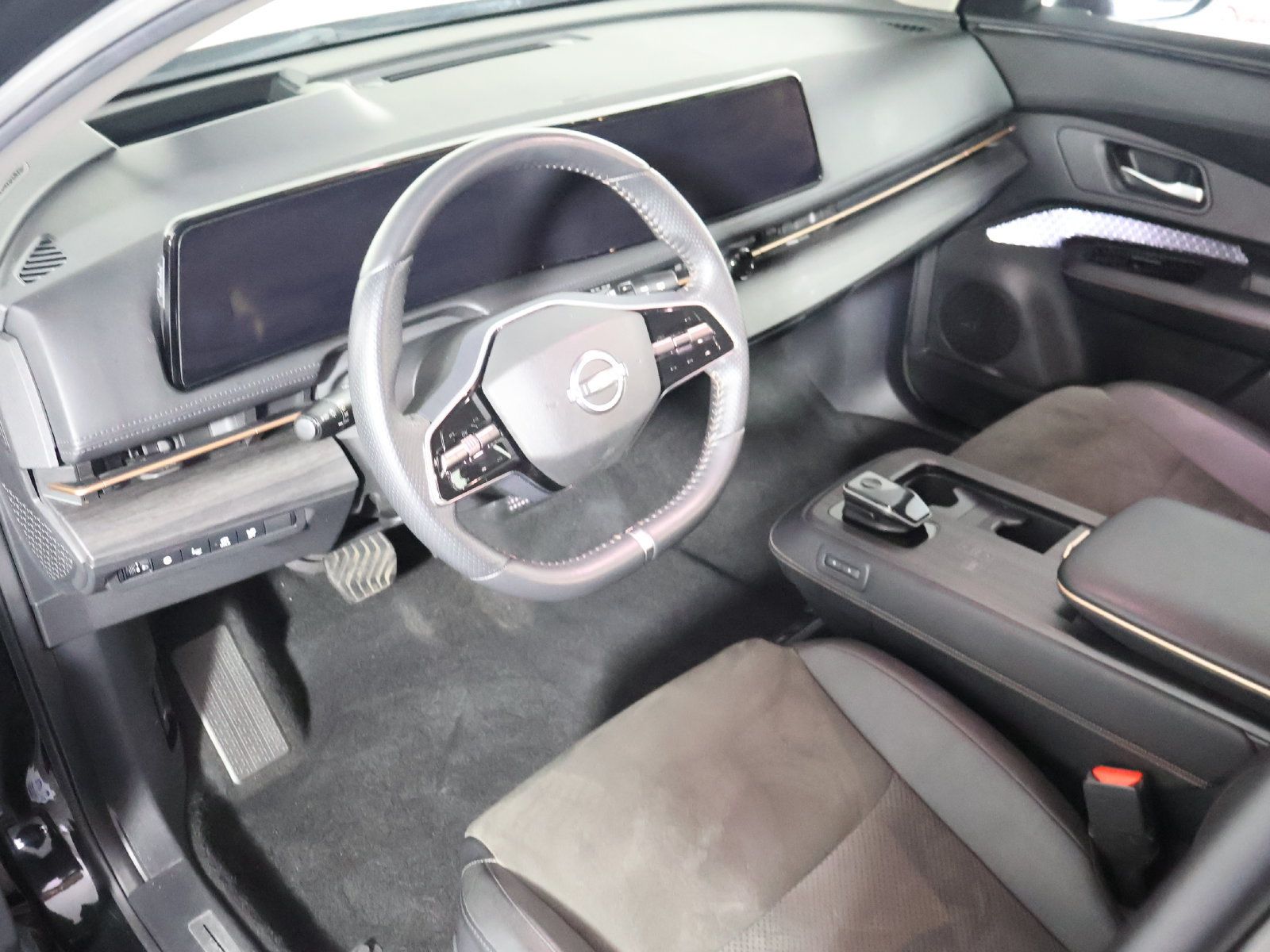 Used 2023 Nissan Ariya AWD image 25