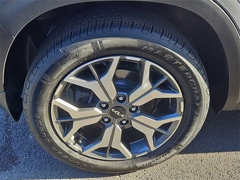 Certified 2023 Kia Seltos EX image 9