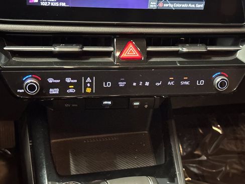 Certified 2023 Kia Niro EX image 29