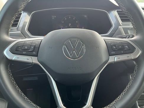 Used 2023 Volkswagen Tiguan SE image 21