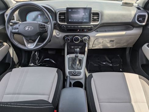 Used 2025 Hyundai Venue SEL FWD image 24