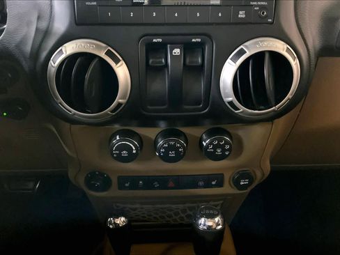 Used 2016 Jeep Wrangler Rubicon w/ Dual Top Group image 33