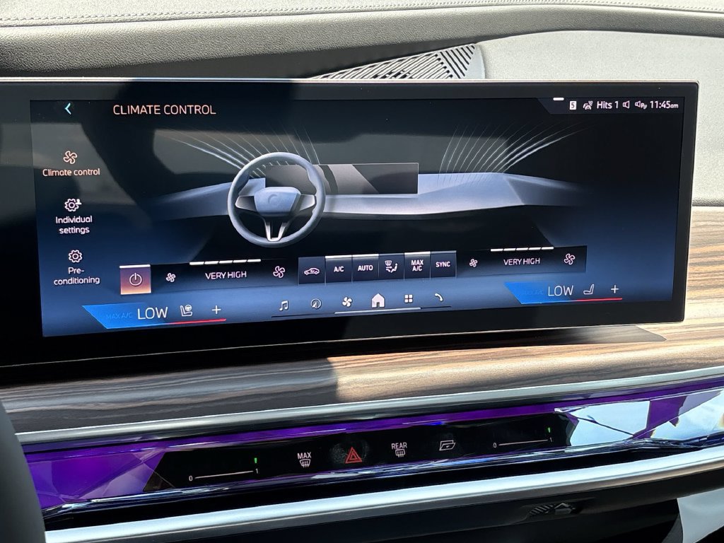 Used 2026 BMW 740i xDrive w/ Premium Package AWD/4WD image 17