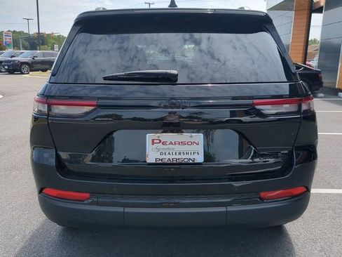 Used 2023 Jeep Grand Cherokee Limited w/ Black Appearance Package image 5