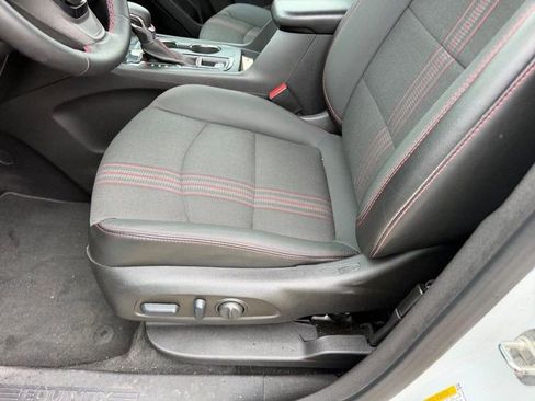 Used 2023 Chevrolet Equinox RS image 18